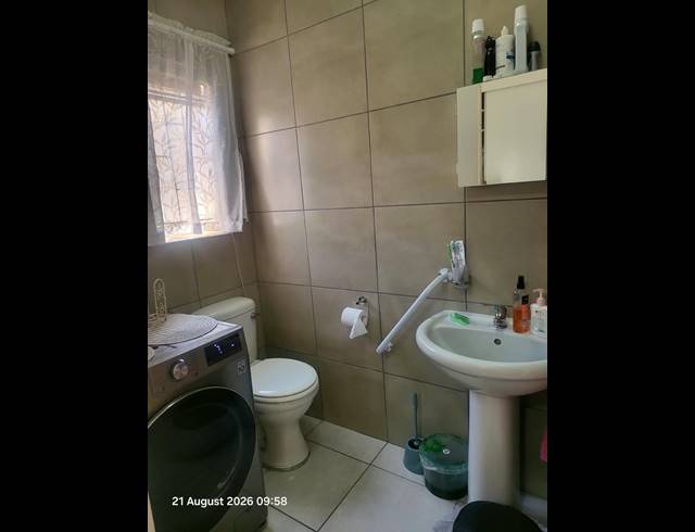 1 BEDROOM FLAT FOR SALE IN SELECTION PARK